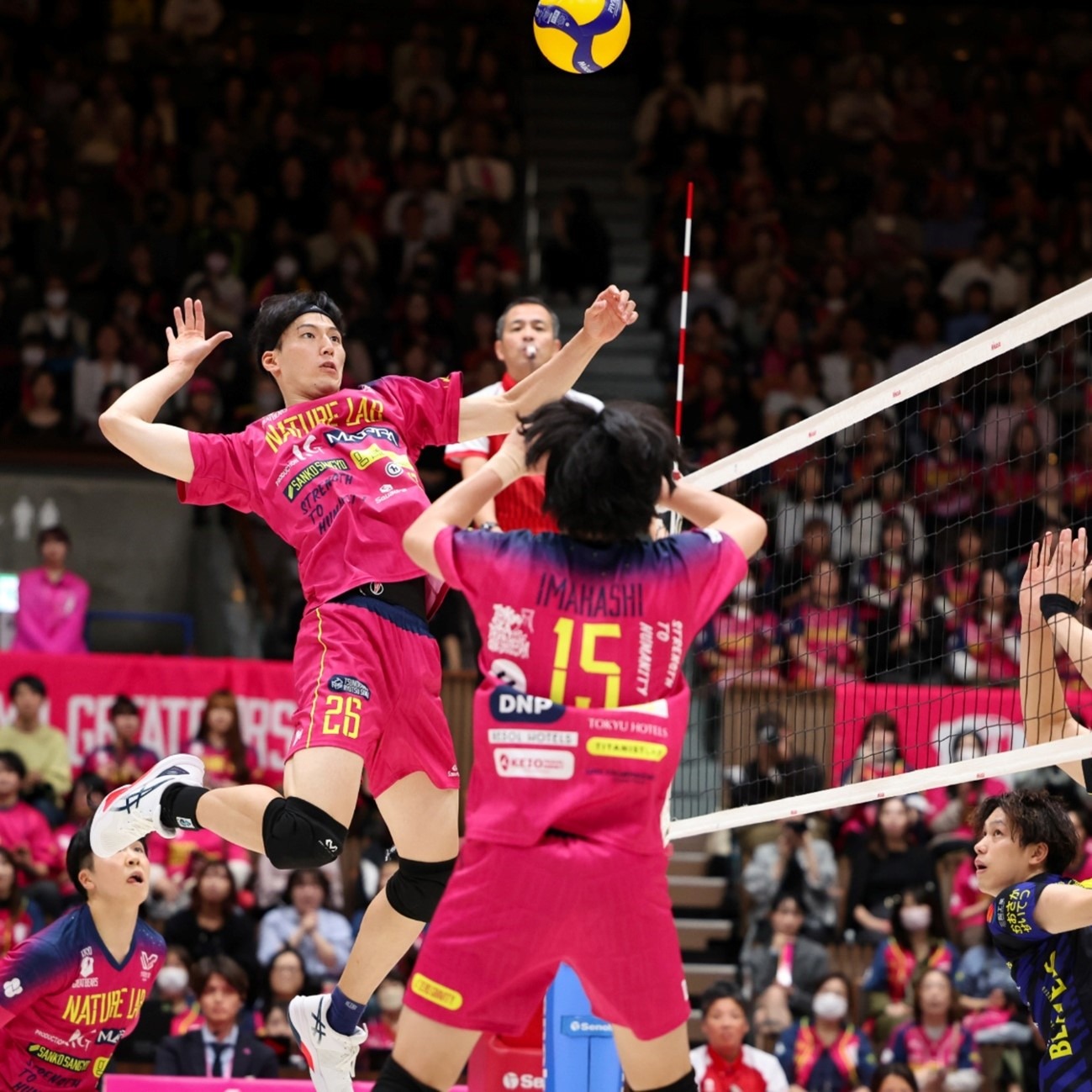 [CBA]面对莫兰德 郭昊文后撤步三分命中